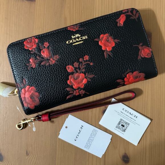 NWT ❤️ Coach Long Zip Around Wallet With Floral Print